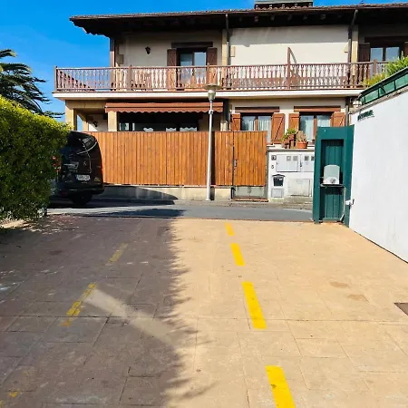 Loreartean By Basque Homes アパート